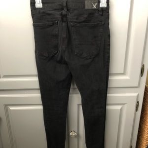 Black American Eagle skinny jeans